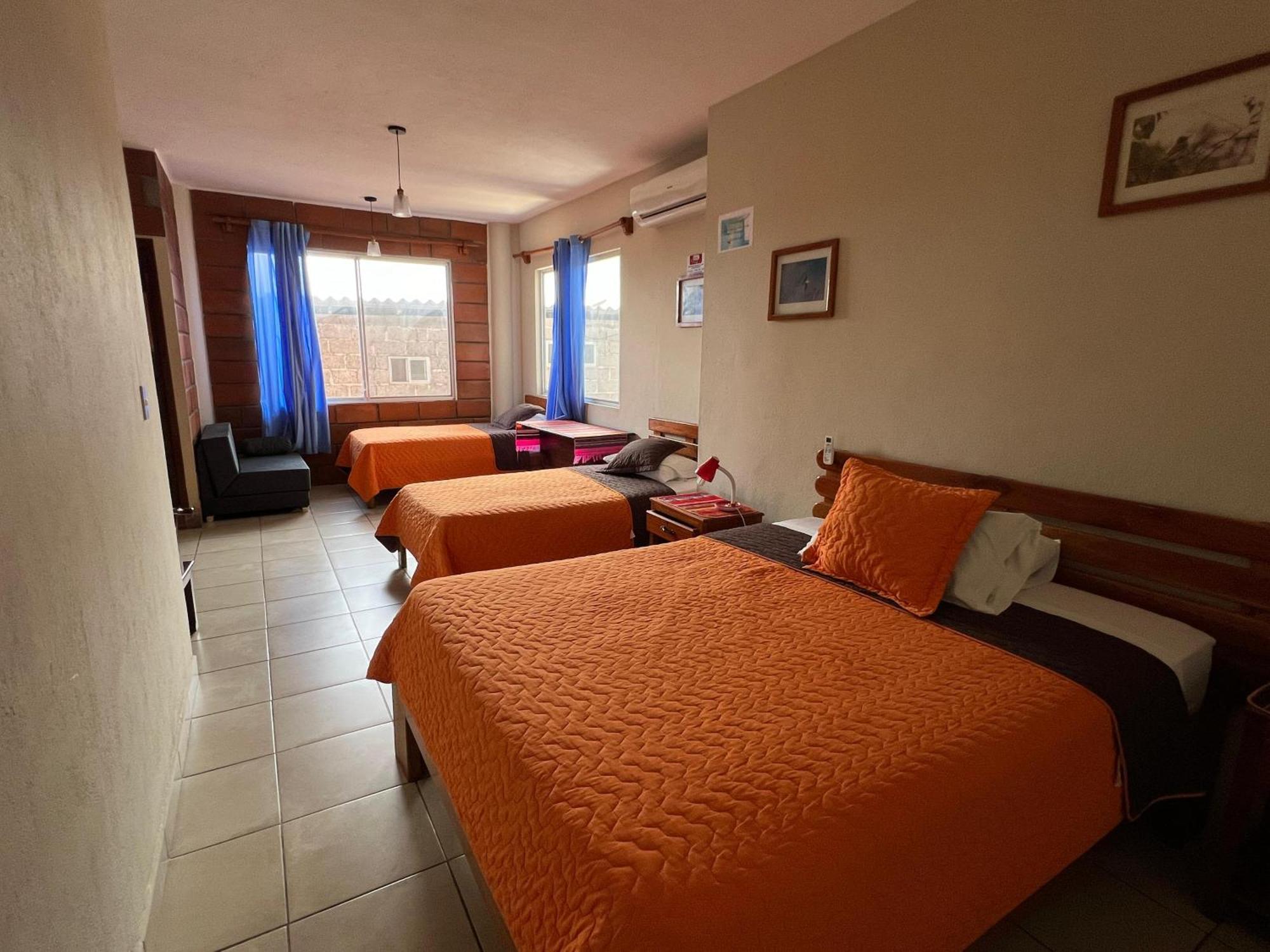 Hostal Cattleya Puerto Baquerizo Moreno Eksteriør billede