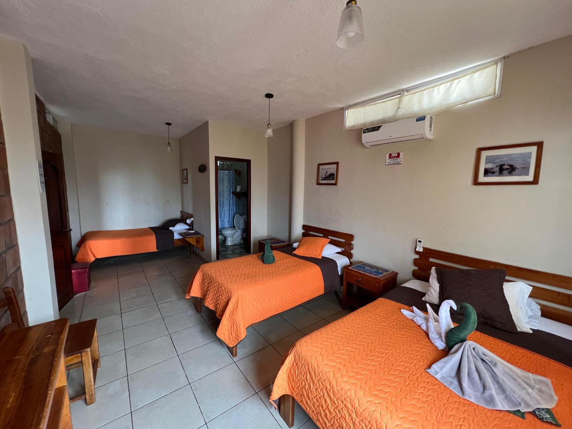 Hostal Cattleya Puerto Baquerizo Moreno Eksteriør billede