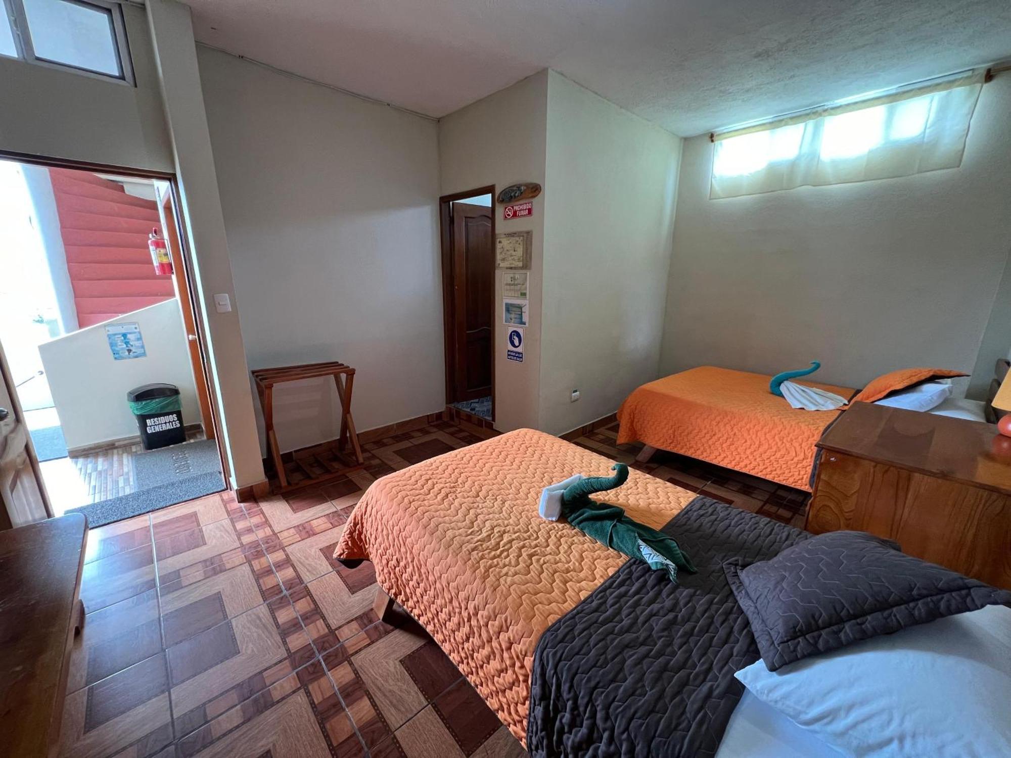 Hostal Cattleya Puerto Baquerizo Moreno Eksteriør billede